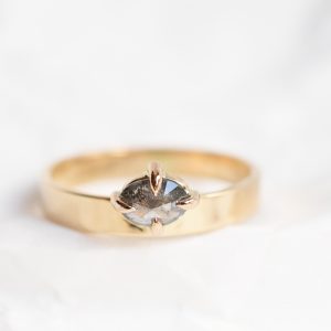 bague large fiançailles griffes diamant poivre et sel gris or éthique artisan créateur fait main unique
