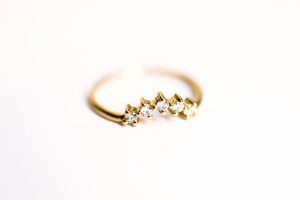 alliance courbée diamant