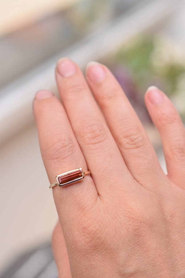 Bague or jaune recyclé tourmaline rose RPC sur mesure artisan lyon joaillier