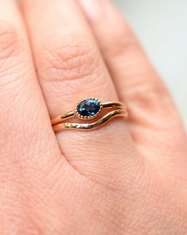 bague serti millegrain or recyclé 18 carats saphir bleu sur-mesure éthique artisanal lyon joaillier