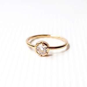 Bague or jaune 18 carats diamant recyclé fiançailles lyon artisan joaillier