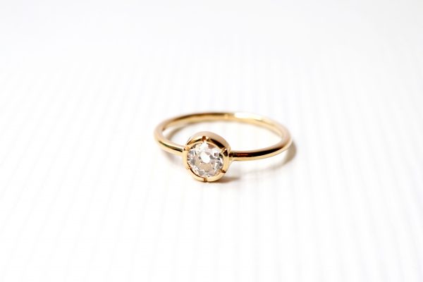 Bague or jaune 18 carats diamant recyclé fiançailles lyon artisan joaillier