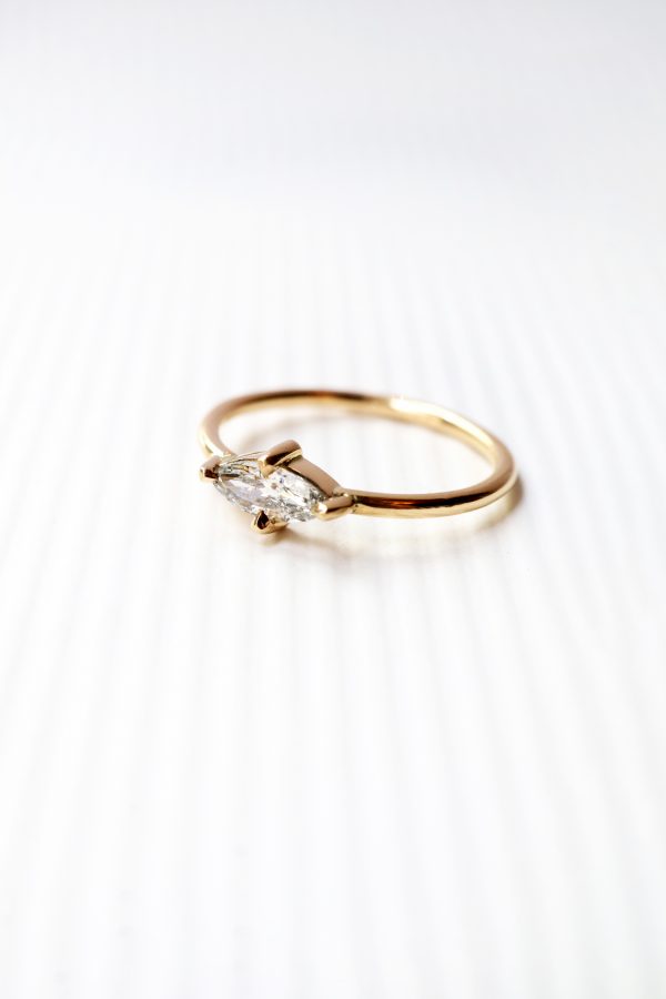 Bague or jaune 18 carats diamant recyclé marquise navette fiançailles joaillier artisan lyon
