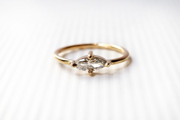 Bague or jaune 18 carats diamant recyclé marquise navette fiançailles joaillier artisan lyon
