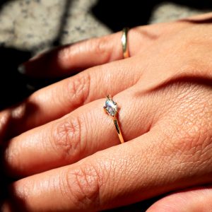 bague or jaune diamant navette marquise recyclé éthique artisan joaillerie fiançailles mariage