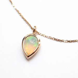 Pendentif goutte opale